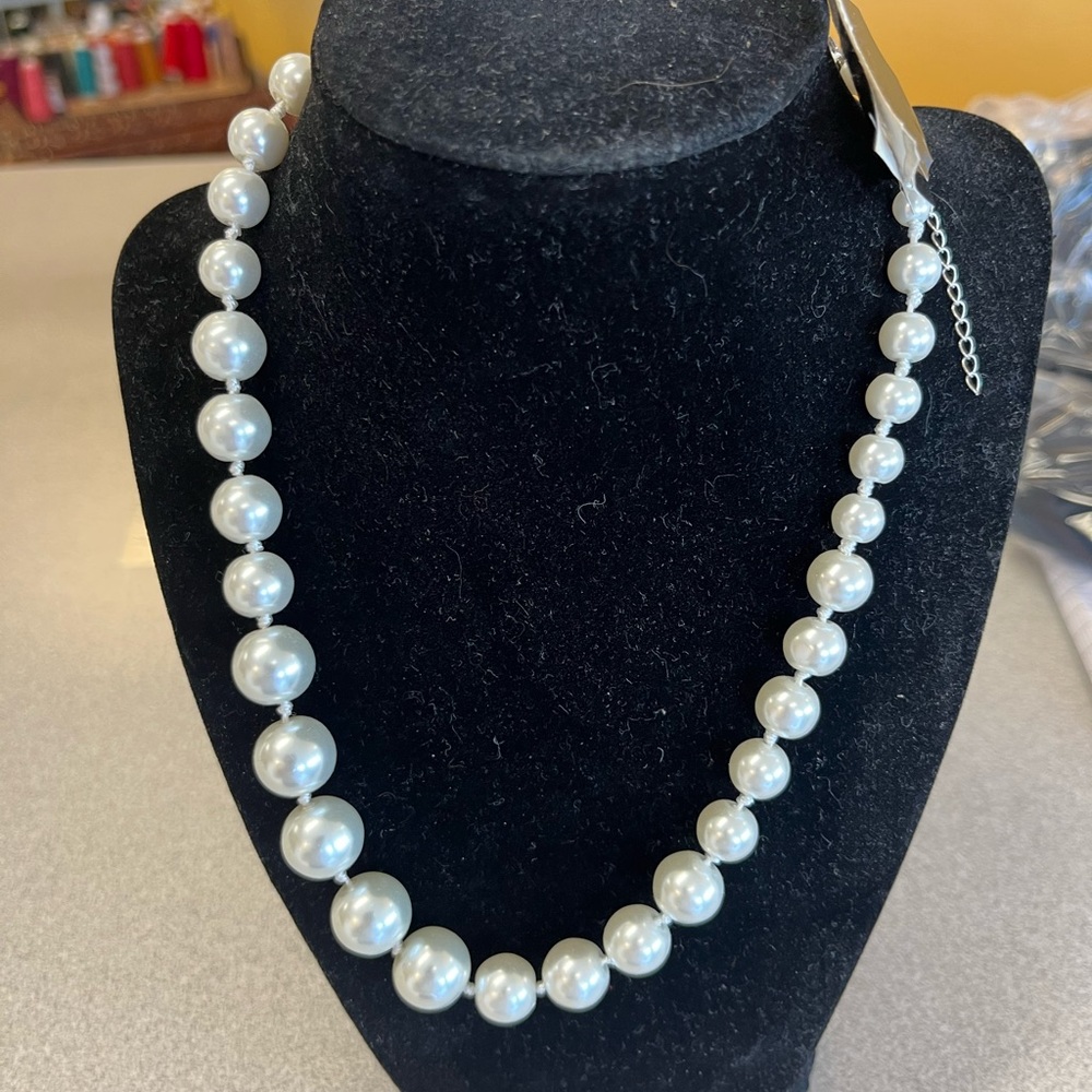 String of pearl necklace